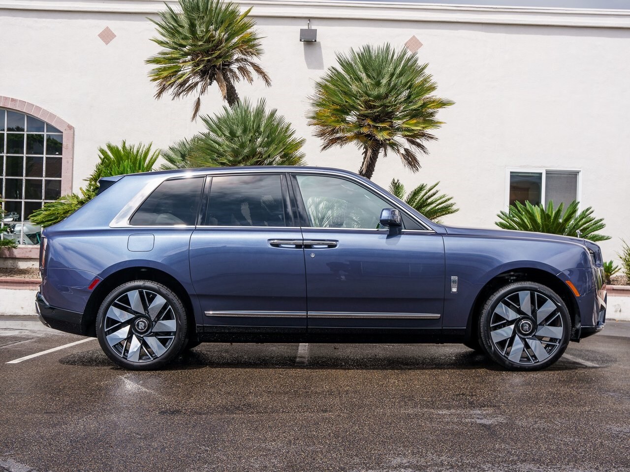 2025 Rolls Royce Cullinan RR photo 2