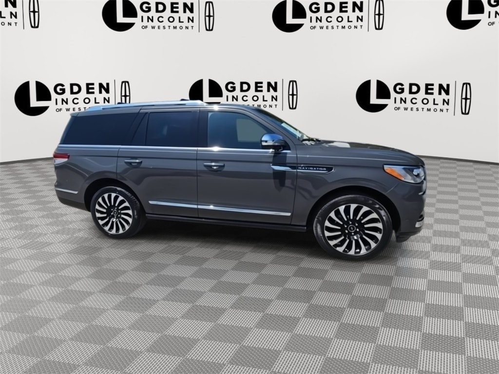 Used 2022 Lincoln Navigator Black Label with VIN 5LMJJ2TT4NEL12425 for sale in Westmont, IL