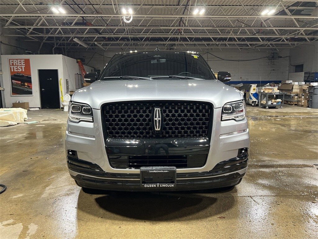 2024 Lincoln Navigator Black Label photo 3