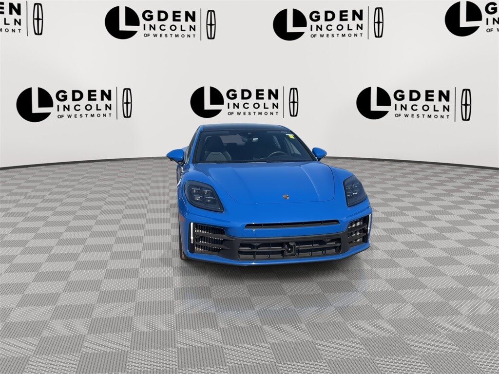 2025 Porsche Panamera 4 photo 3