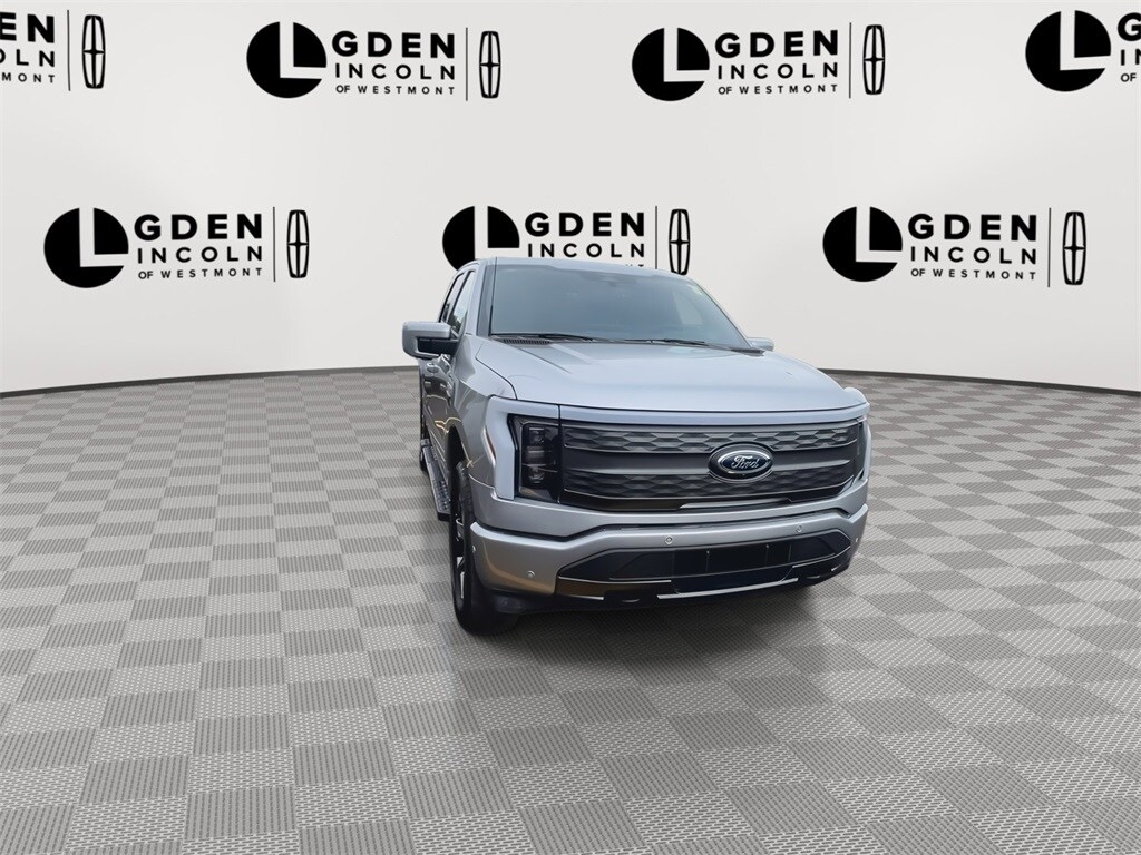 2023 Ford F-150 Lightning Lariat photo 3