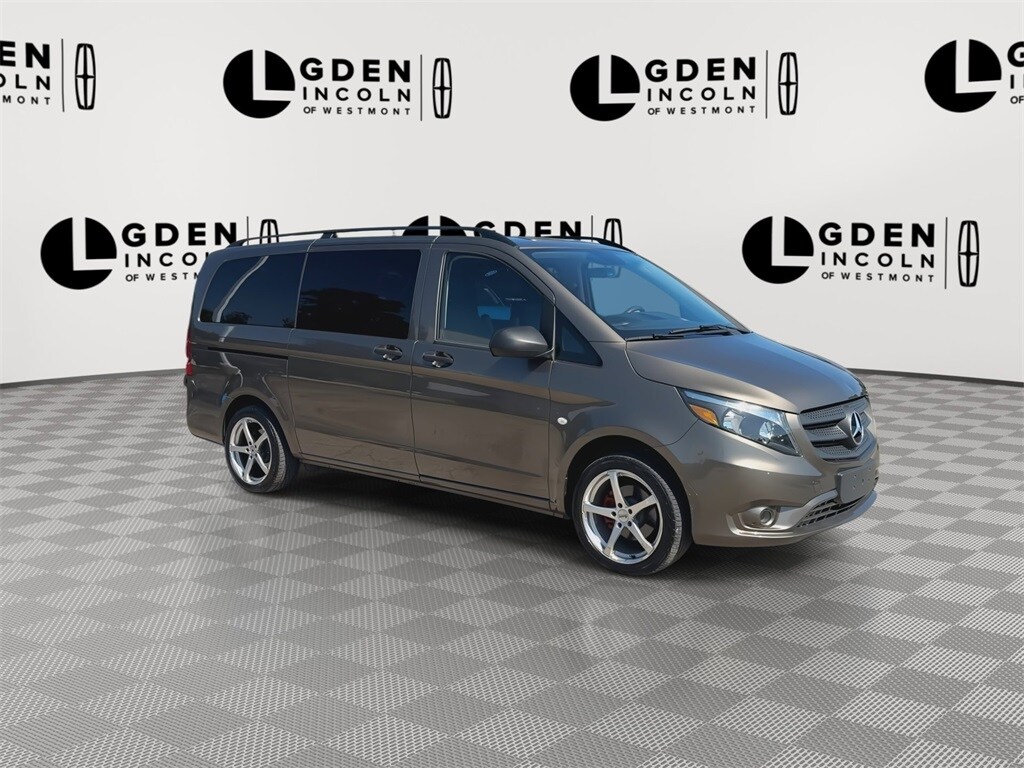 2017 Mercedes Benz Metris photo 2