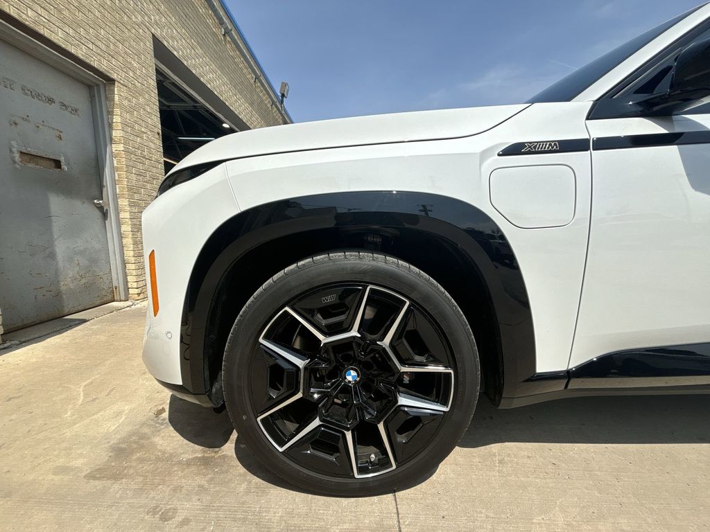 2025 BMW XM Base - Photo 17