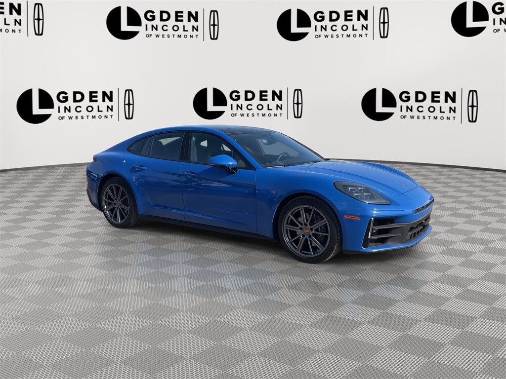2025 Porsche Panamera 4 photo 2