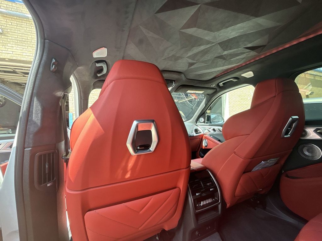 2025 BMW XM Base - Photo 16