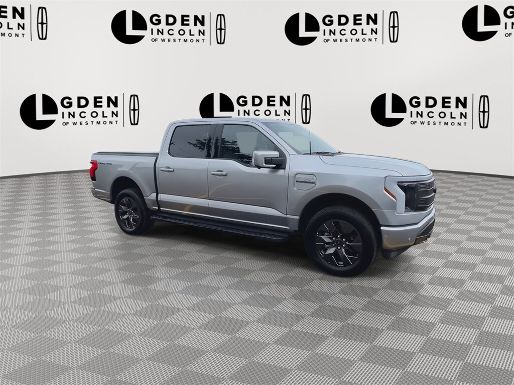 2023 Ford F-150 Lightning Lariat photo 2