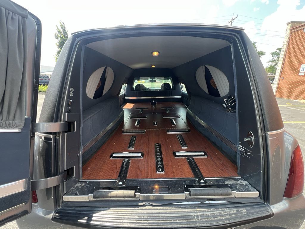 2002 Cadillac Commercial Chassis - Photo 25