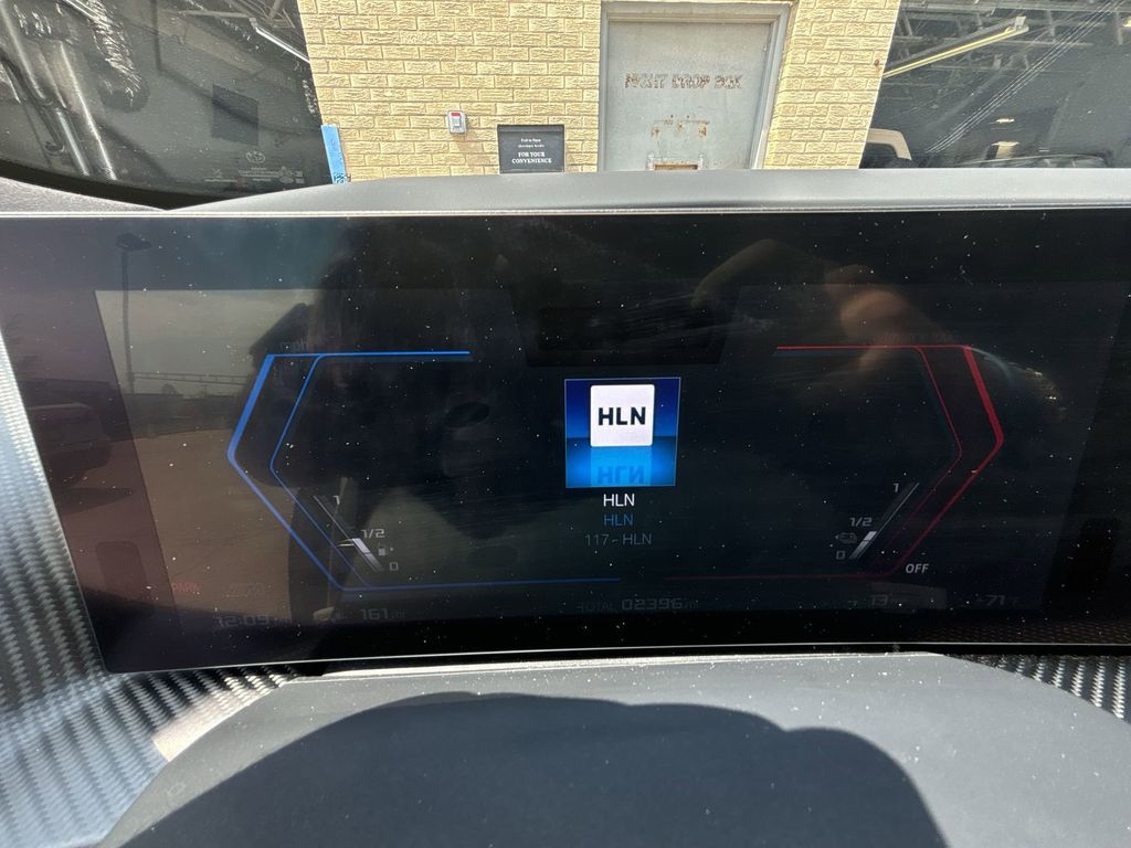 2025 BMW XM Base - Photo 10