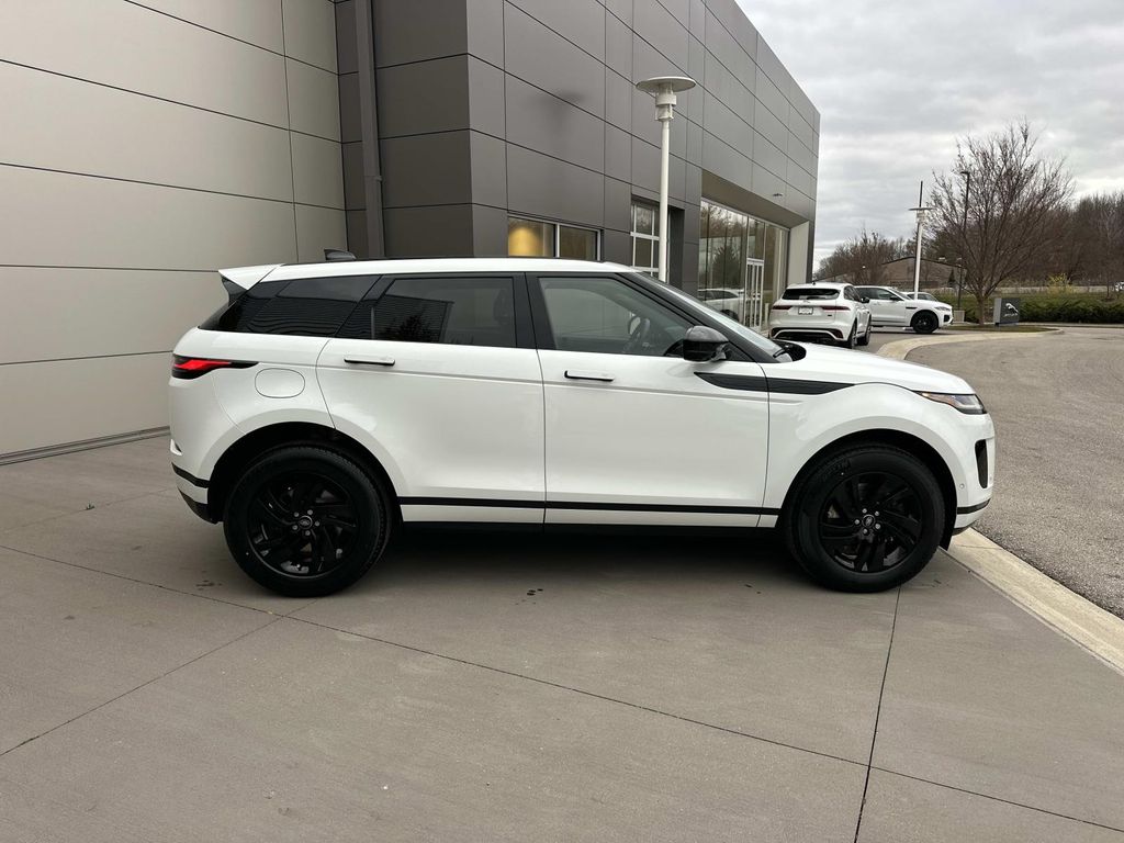 2026 Land Rover Range Rover Evoque S photo 4
