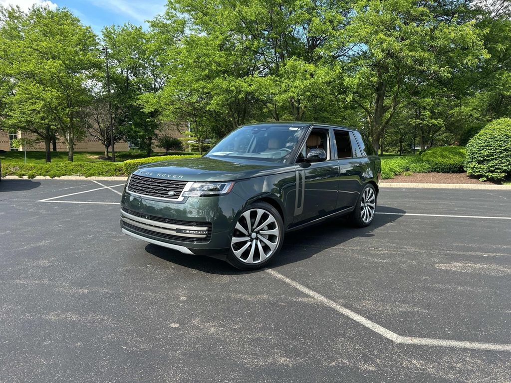 2025 Land Rover Range Rover SE's photo