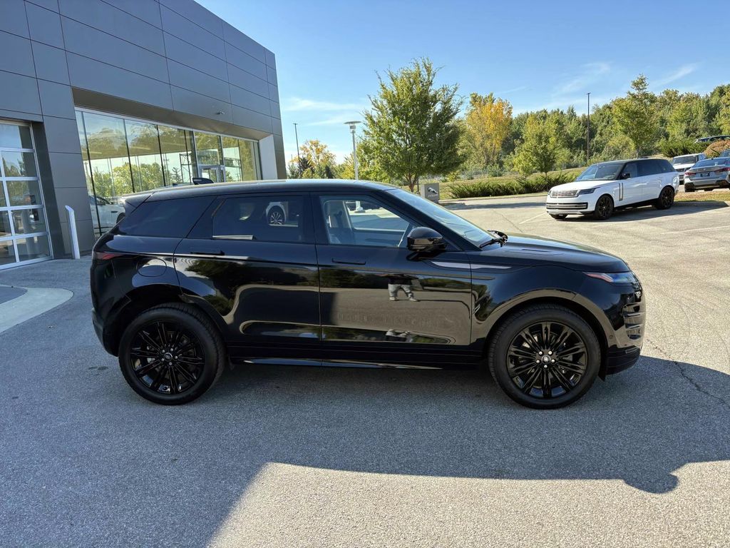 2025 Land Rover Range Rover Evoque photo 3