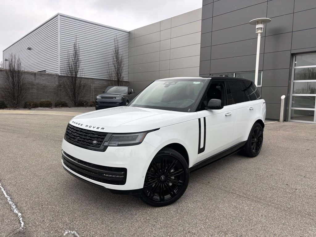 2025 Land Rover Range Rover SE's photo