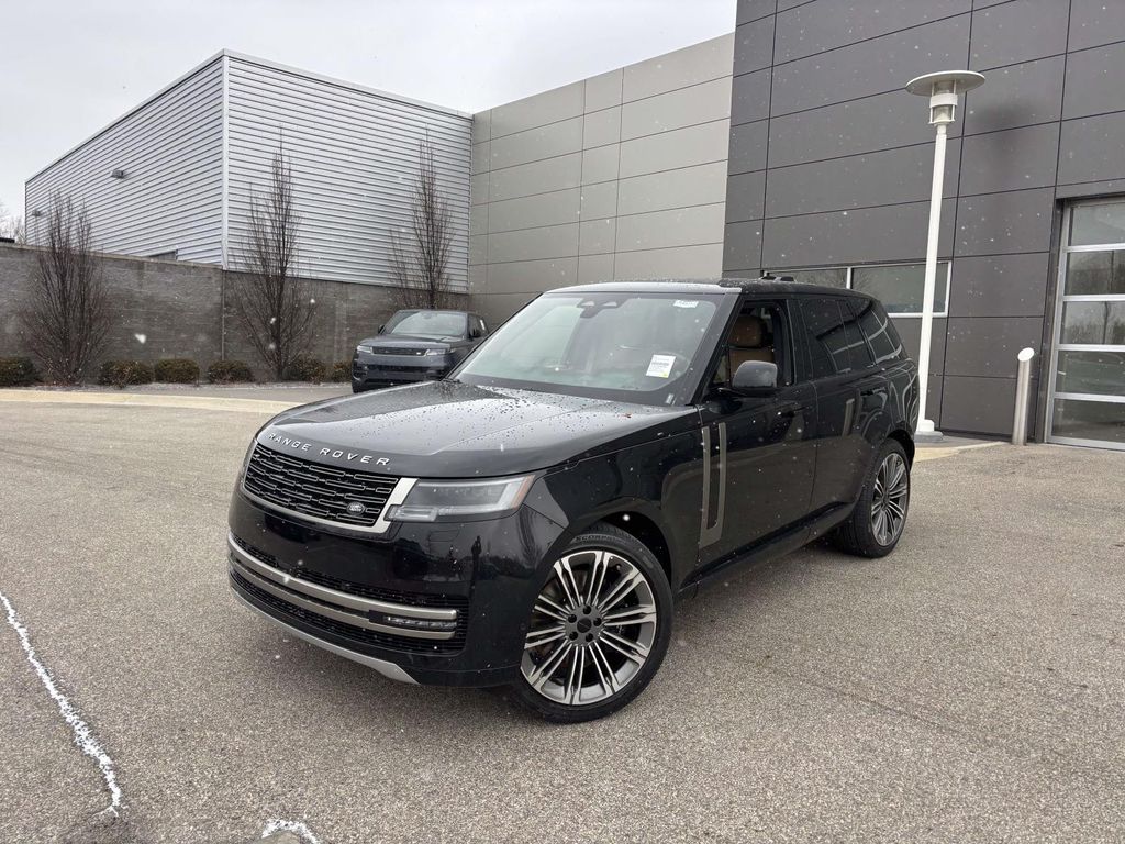 2026 Land Rover Range Rover SE's photo