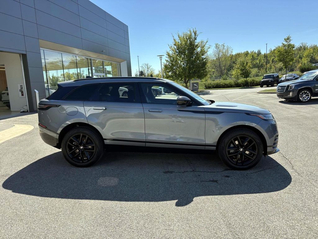 2025 Land Rover Range Rover Velar SE photo 3