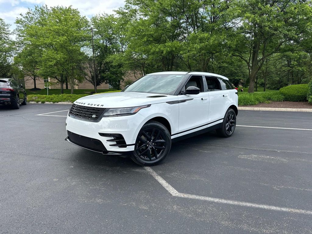 2026 Land Rover Range Rover Velar Dynamic SE's photo