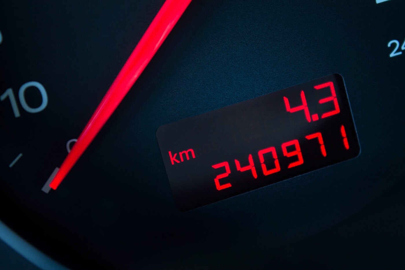 What Is Considered Good Mileage on Used Cars? I Land Rover Solon