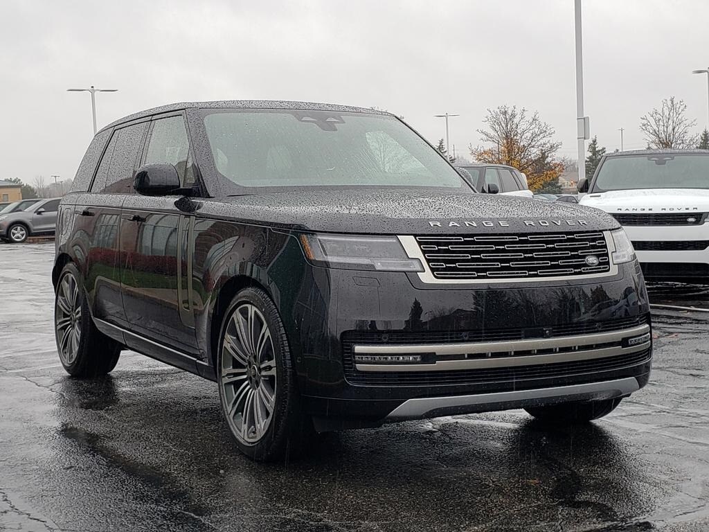 2025 Land Rover Range Rover SE photo 3