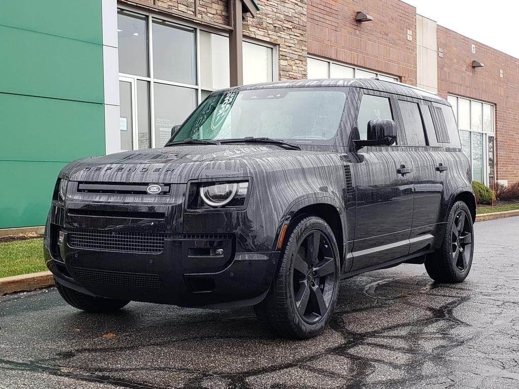 2026 Land Rover Defender X-Dynamic SE's photo