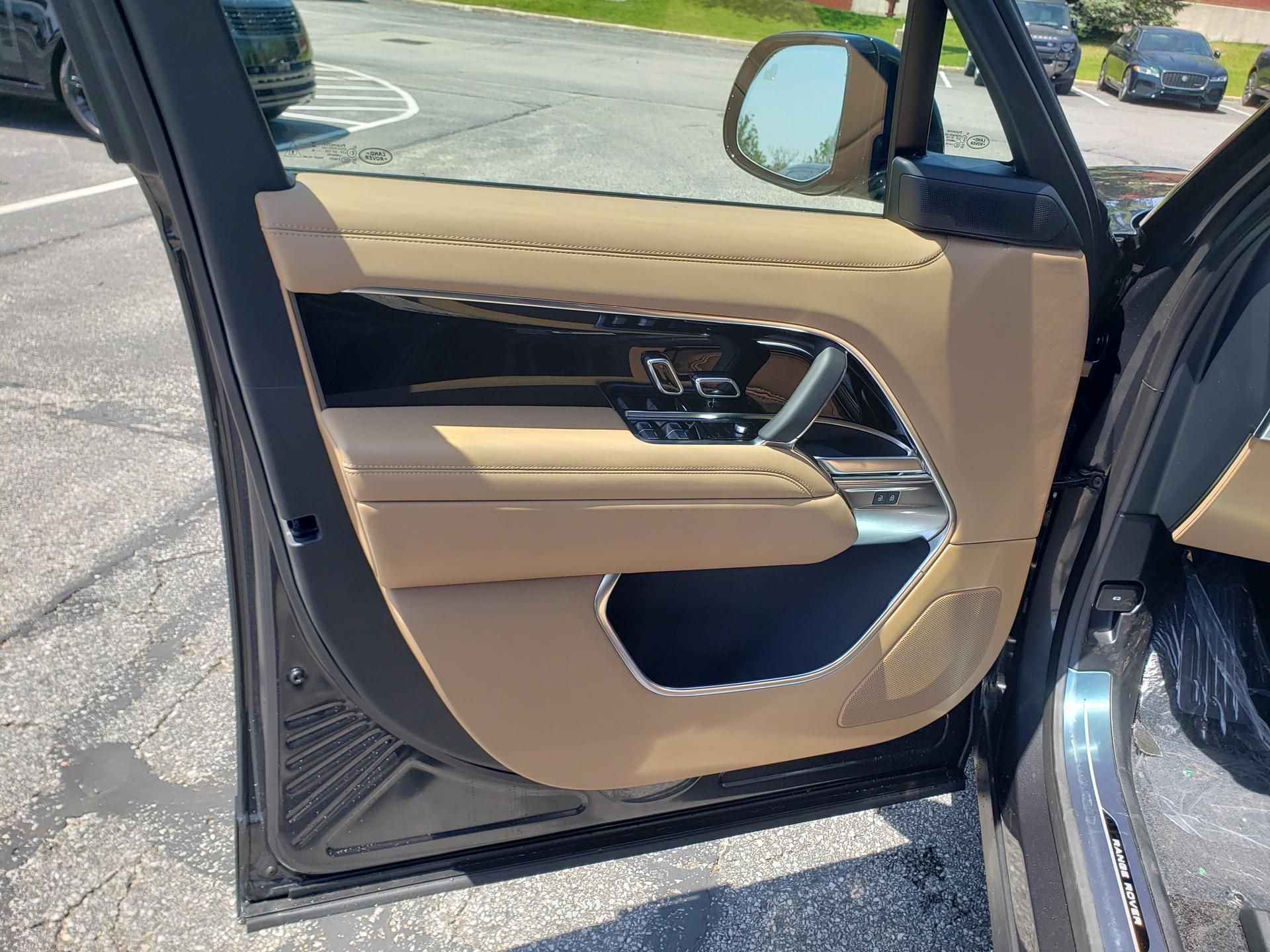 2026 Land Rover Range Rover SE - Photo 10