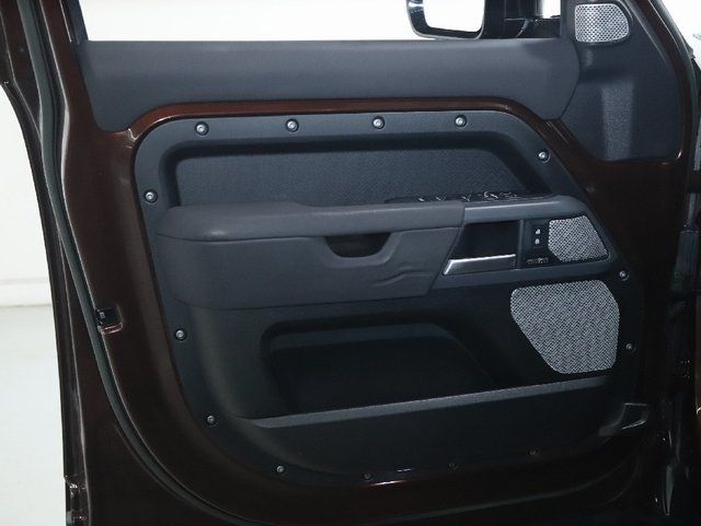 2023 Land Rover Defender X-Dynamic SE - Photo 34
