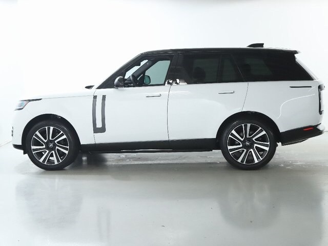 2023 Land Rover Range Rover SE photo 4