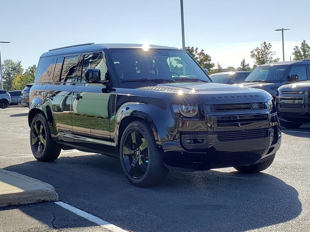 2025 Land Rover Defender 110 X-Dynamic SE photo 3