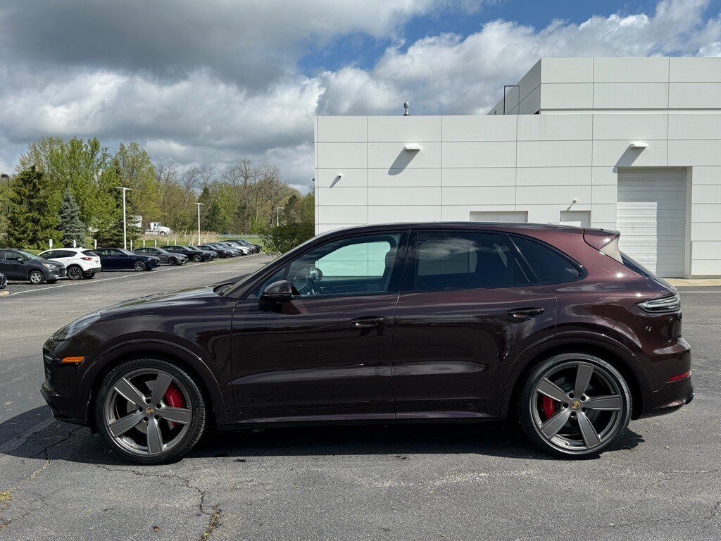 2022 Porsche Cayenne GTS photo 4