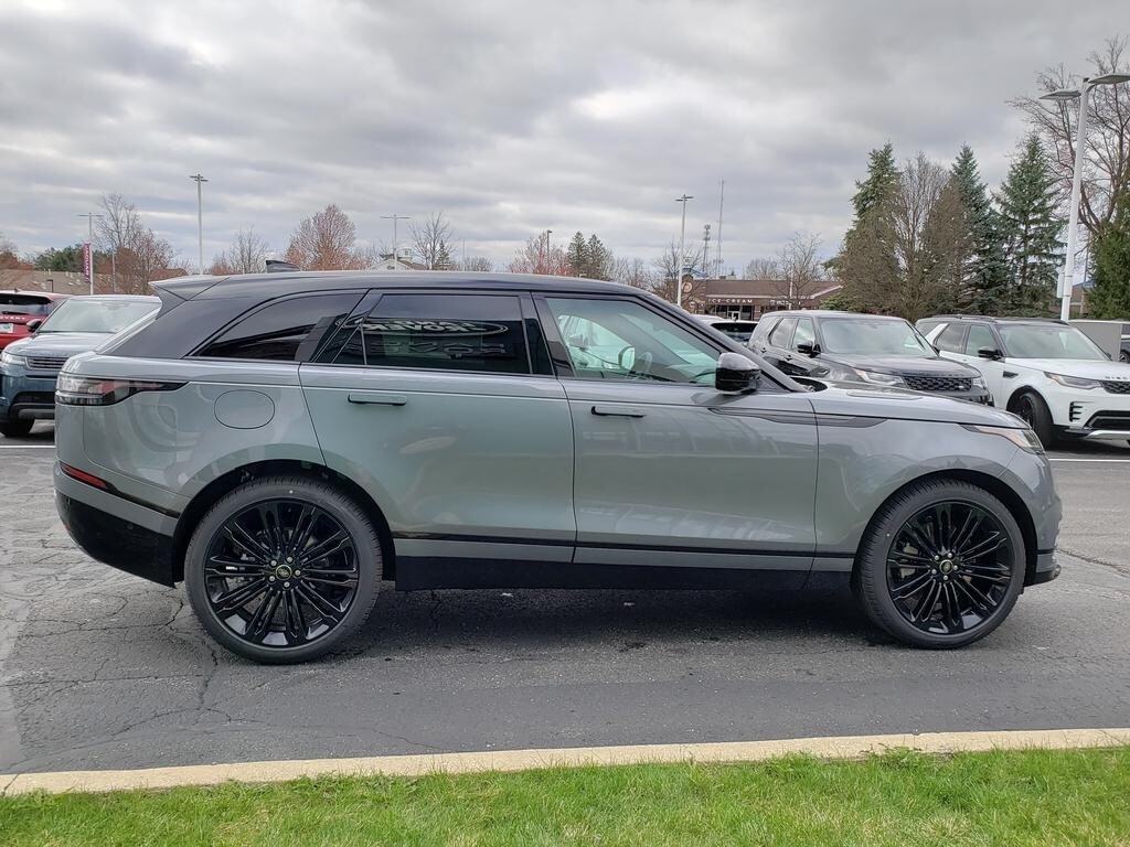 2026 Land Rover Range Rover Velar SE photo 4