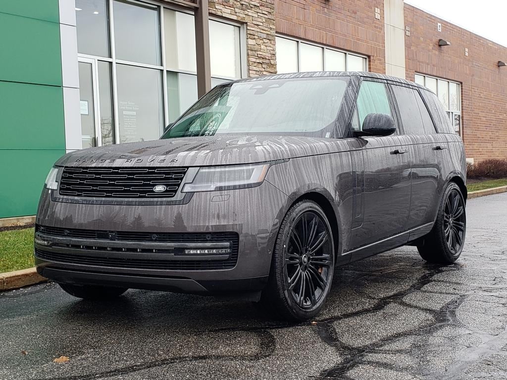 2025 Land Rover Range Rover SE's photo