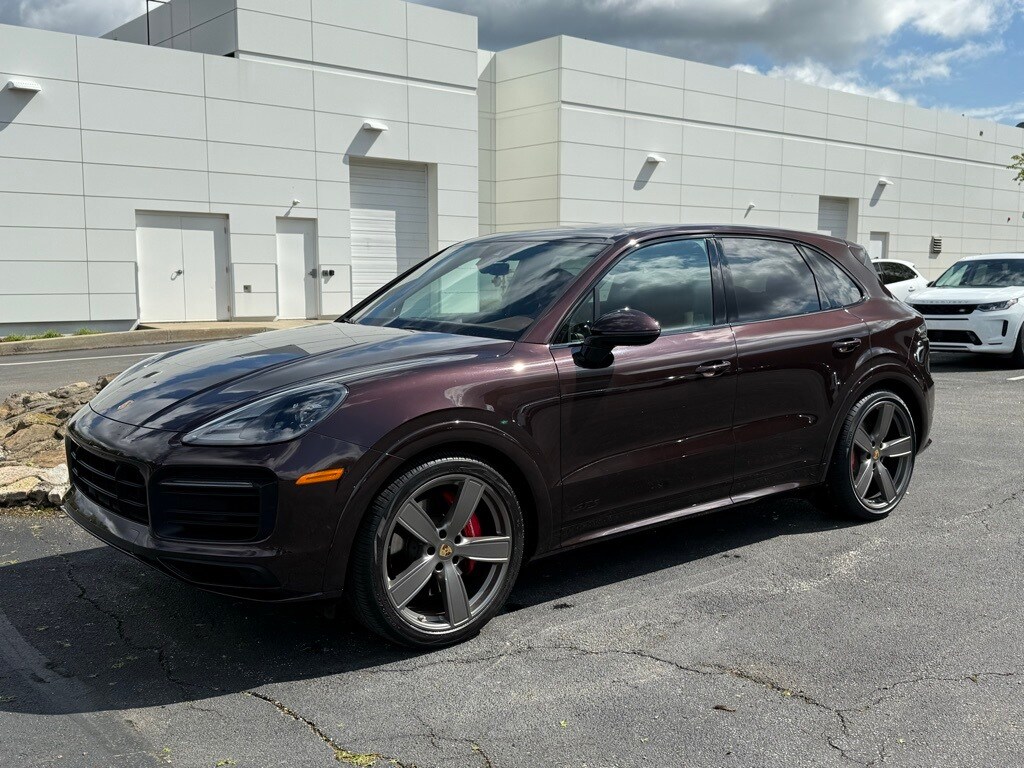 2022 Porsche Cayenne GTS photo 3