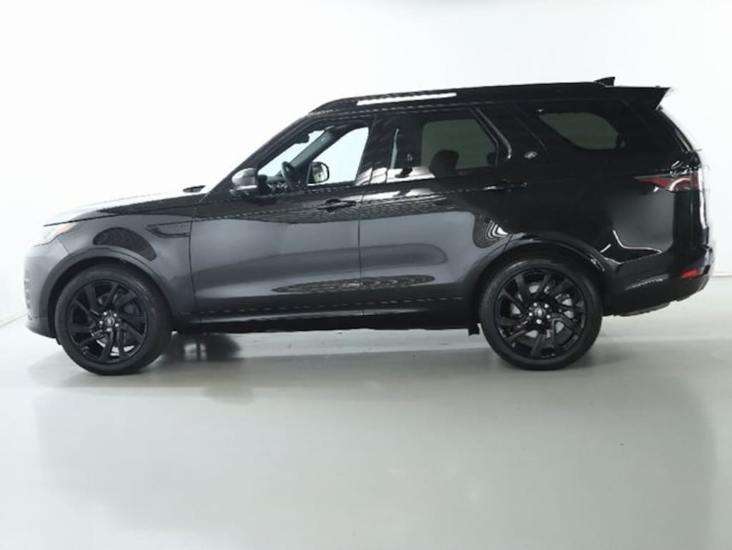 Used 2024 Land Rover Discovery Dynamic SE SUV