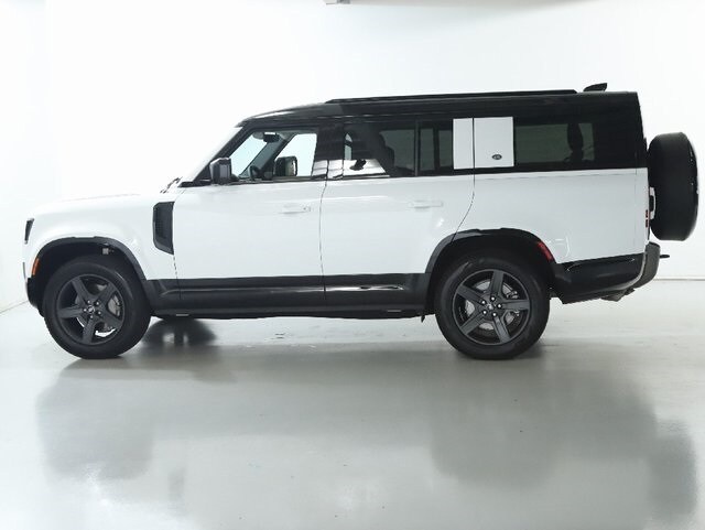 2024 Land Rover Defender 130 X-Dynamic SE photo 4