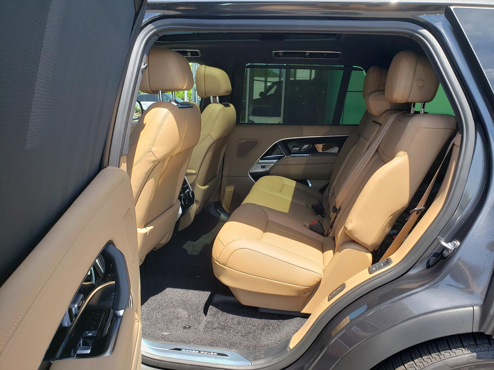 2026 Land Rover Range Rover SE - Photo 11