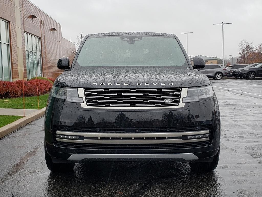 2025 Land Rover Range Rover SE photo 2