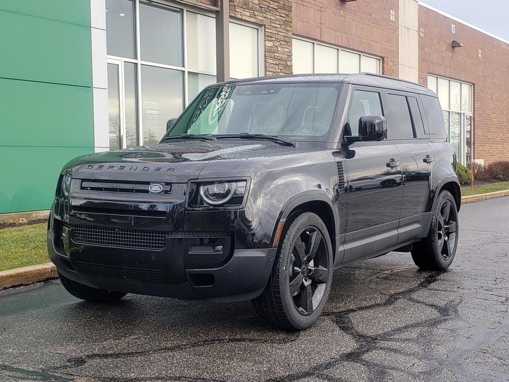 2026 Land Rover Defender S's photo