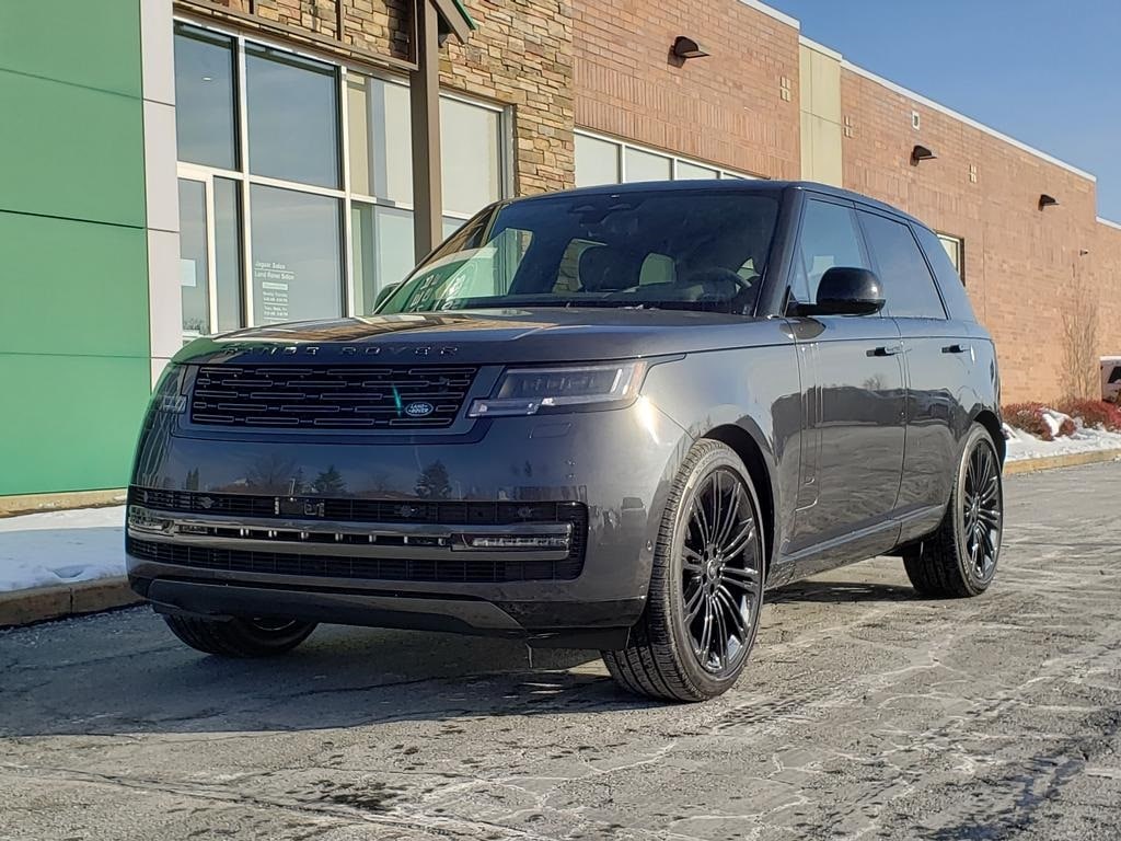 2025 Land Rover Range Rover SE's photo