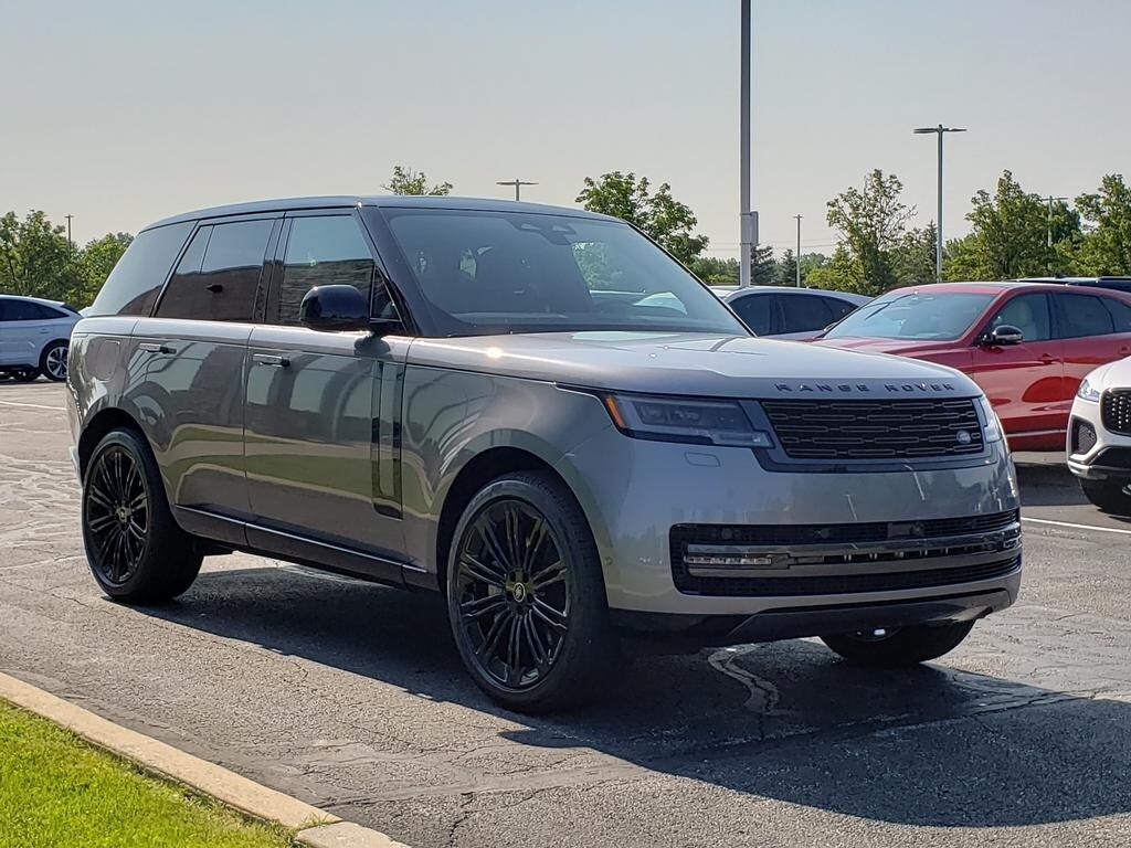 2025 Land Rover Range Rover SE photo 2