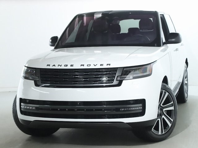 2023 Land Rover Range Rover SE photo 3