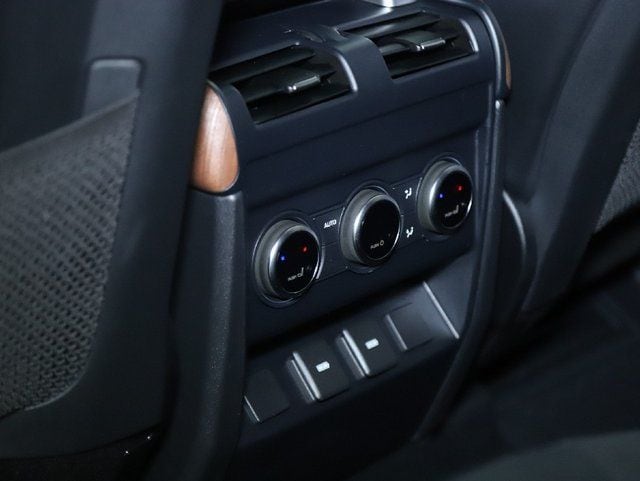 2023 Land Rover Defender X-Dynamic SE - Photo 38
