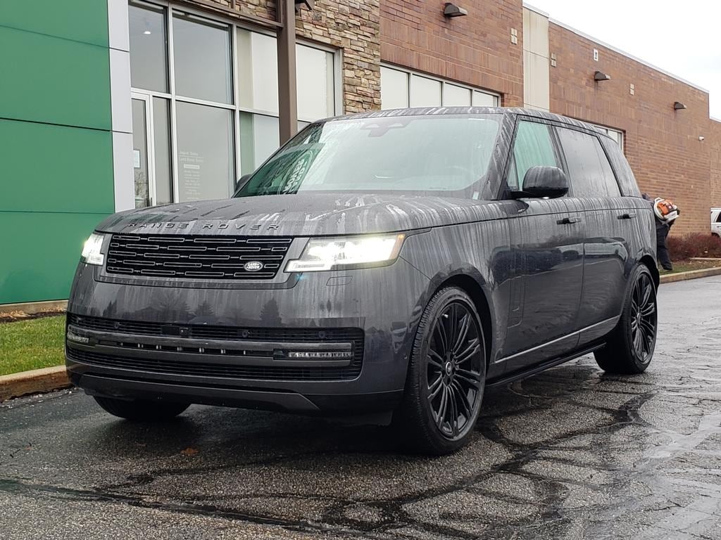 2025 Land Rover Range Rover SE's photo