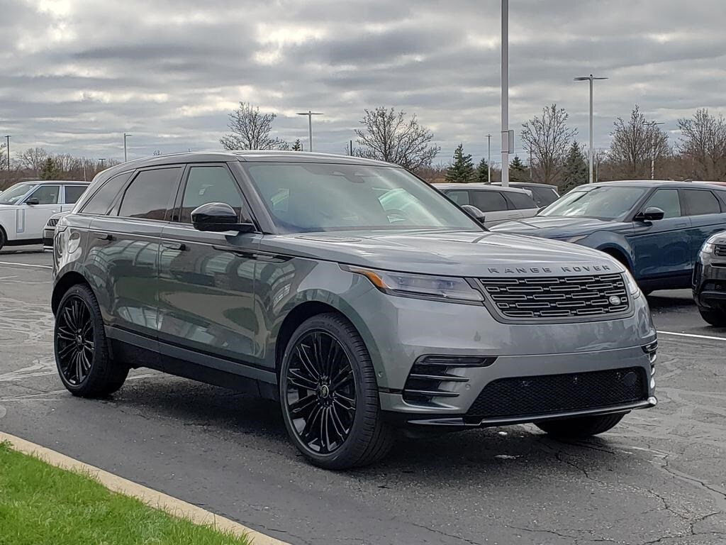 2026 Land Rover Range Rover Velar SE photo 3