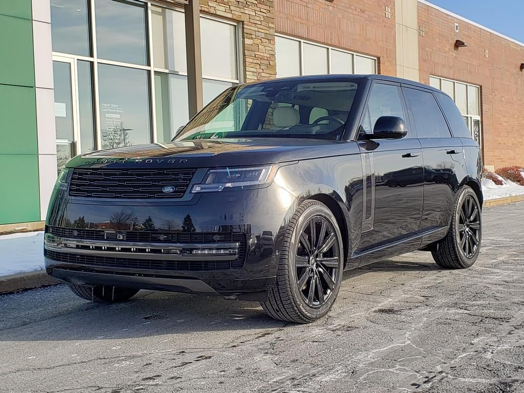 2025 Land Rover Range Rover SE's photo