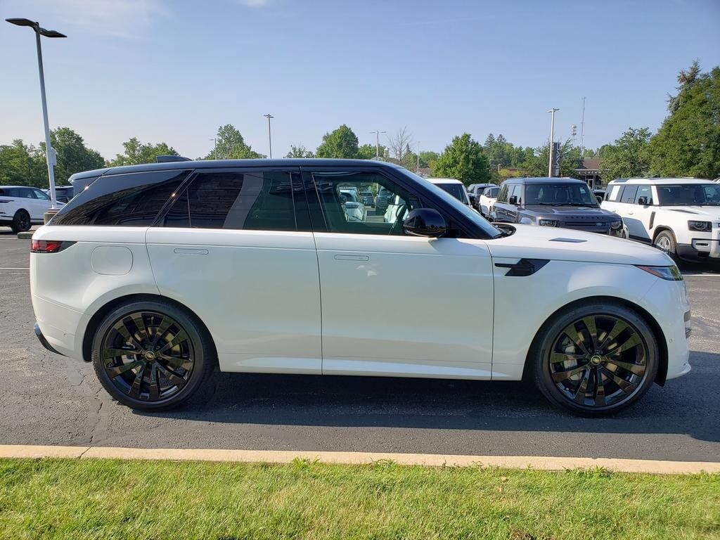 2025 Land Rover Range Rover Sport SE photo 4