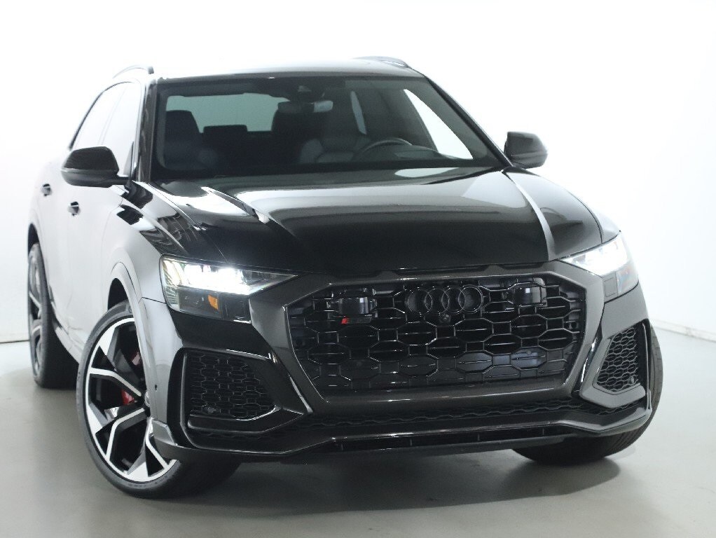 2022 Audi RS Q8 photo 2