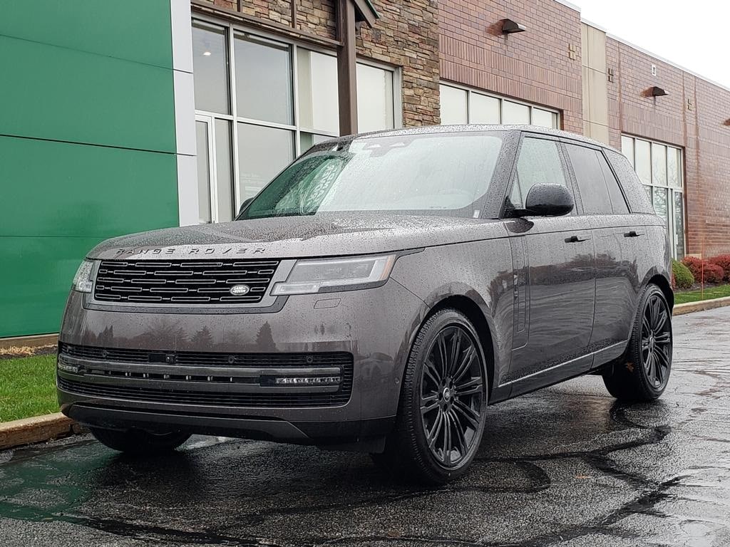 2025 Land Rover Range Rover SE's photo