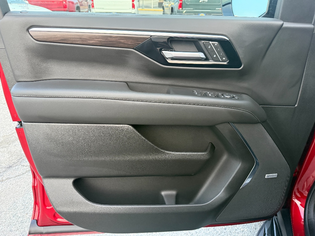 2026 Chevrolet Suburban LT - Photo 16