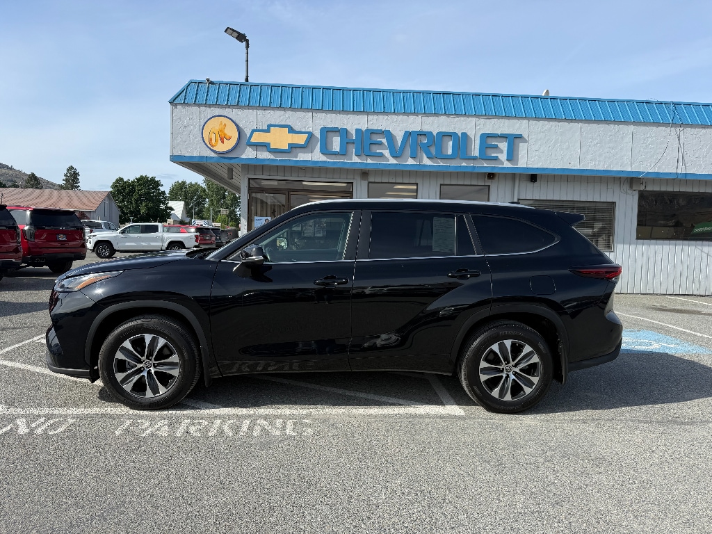 Used 2024 Toyota Highlander LE