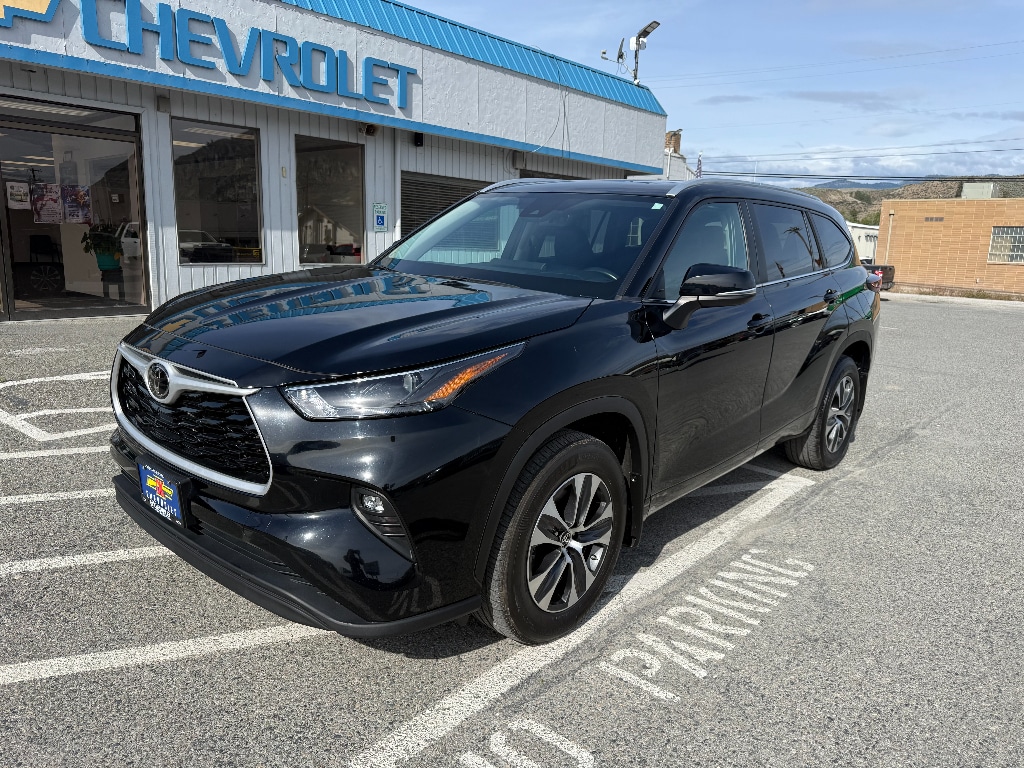 Used 2024 Toyota Highlander LE