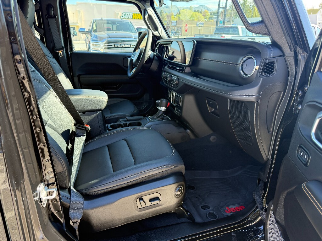2025 Jeep Wrangler 4-Door Sahara - Photo 9