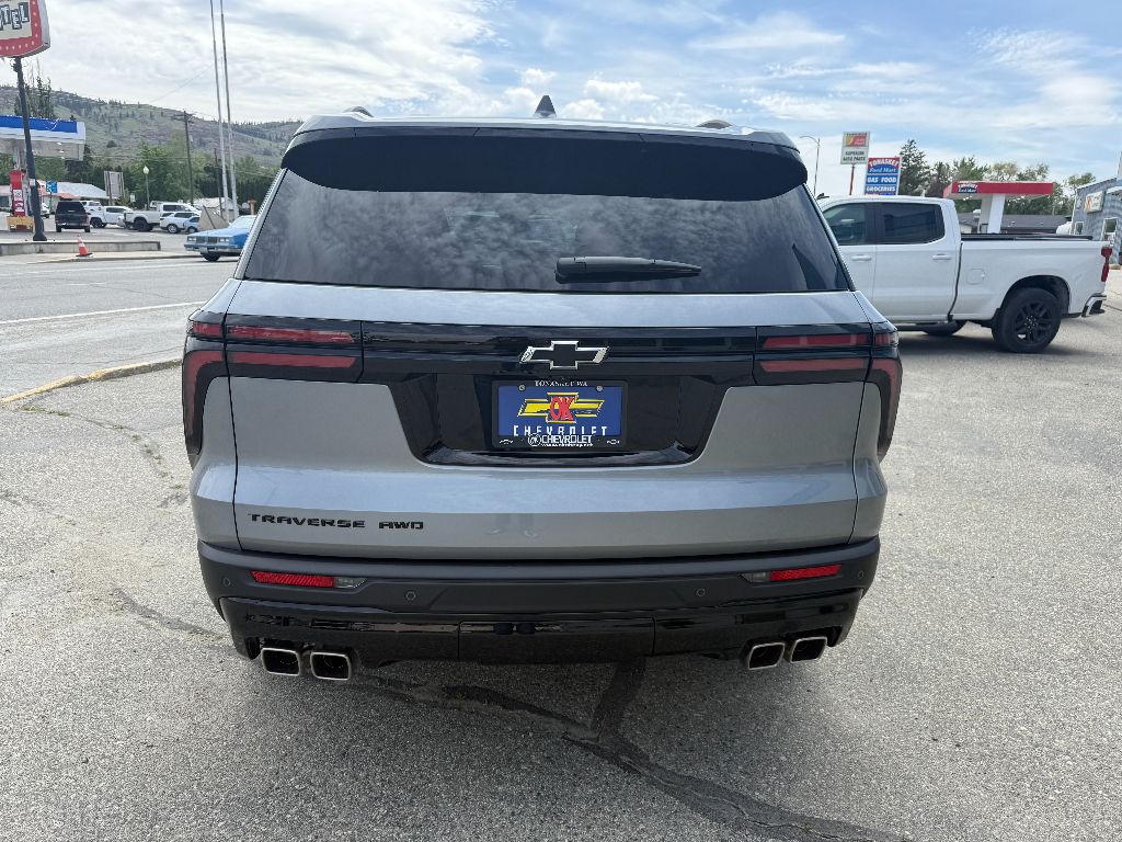 2025 Chevrolet Traverse photo 3
